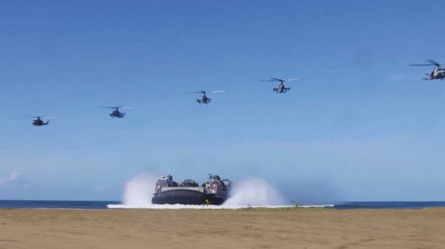 Marinsat amerikanë kryejnë stërvitje zbarkimi dhe infiltrimi në Karaibe