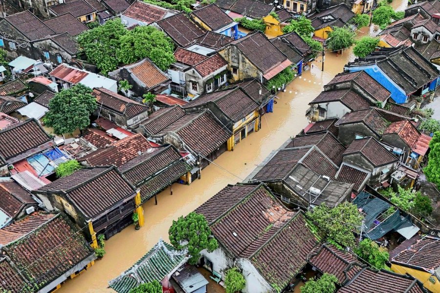 Numri i të vdekurve nga përmbytjet në Vietnam rritet në 35