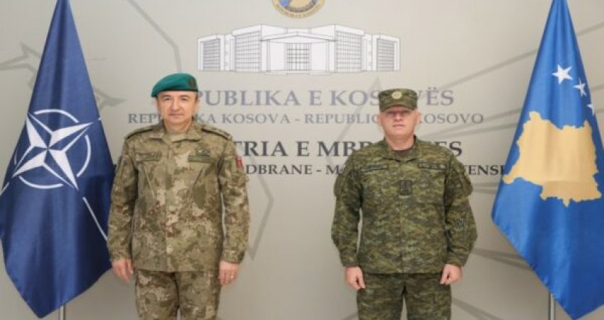 Jashari pret në një takim komandantin e KFOR-it, diskutojnë për situatën e sigurisë në vend e rajon