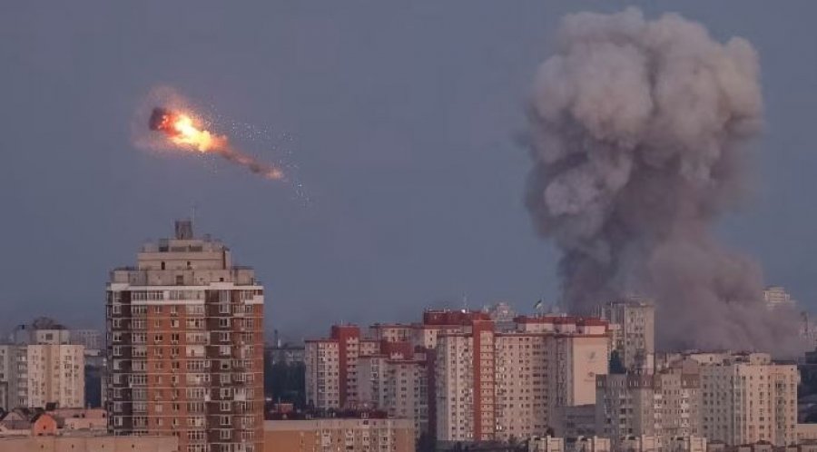 Rusia nis sulme të reja me dronë dhe raketa, përparon në Pokrovsk