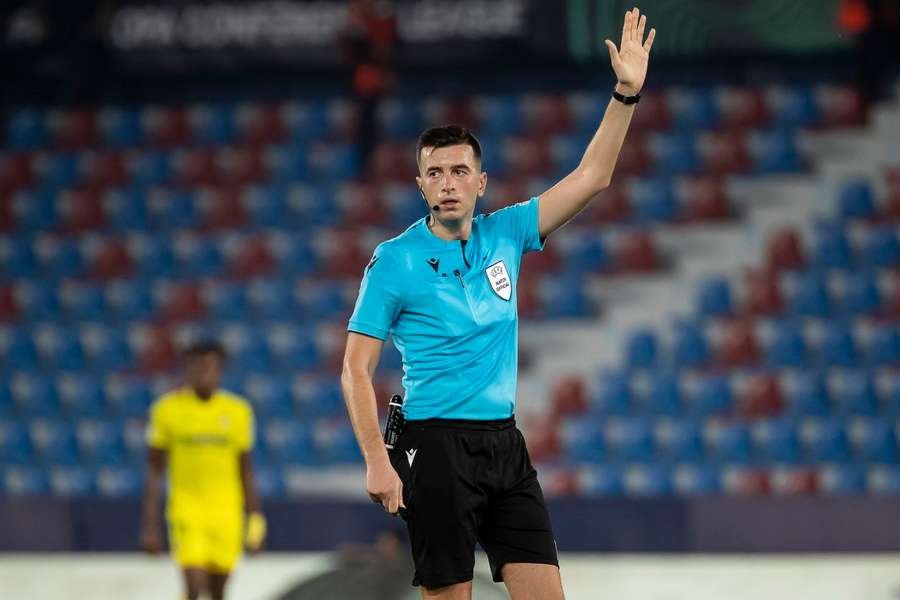 UEFA i beson sërish arbitrit shqiptar Juxhin Xhaja: një italian në VAR për sfidën Bazel–Steaua e Bukureshtit