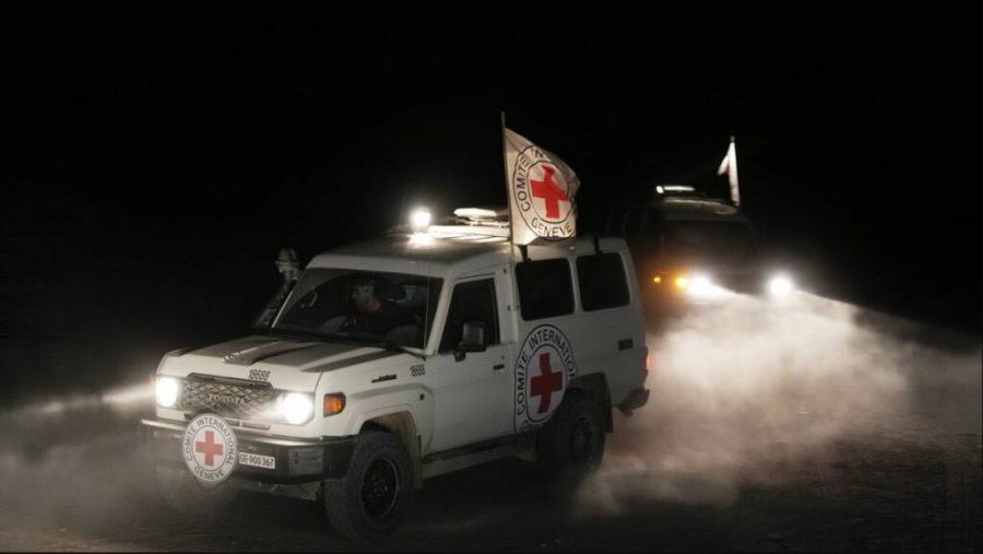 Izraeli dorëzon trupat e 45 palestinezëve, pasi Hamasi ktheu ata të 3 ushtarëve