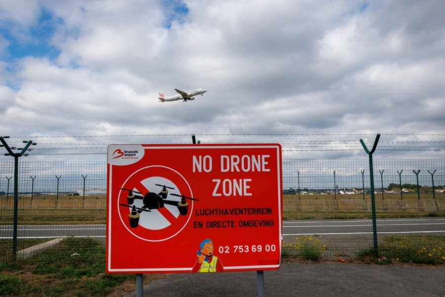 Aeroporti Ndërkombëtar i Brukselit mbyllet përkohësisht pas pamjes së një droni