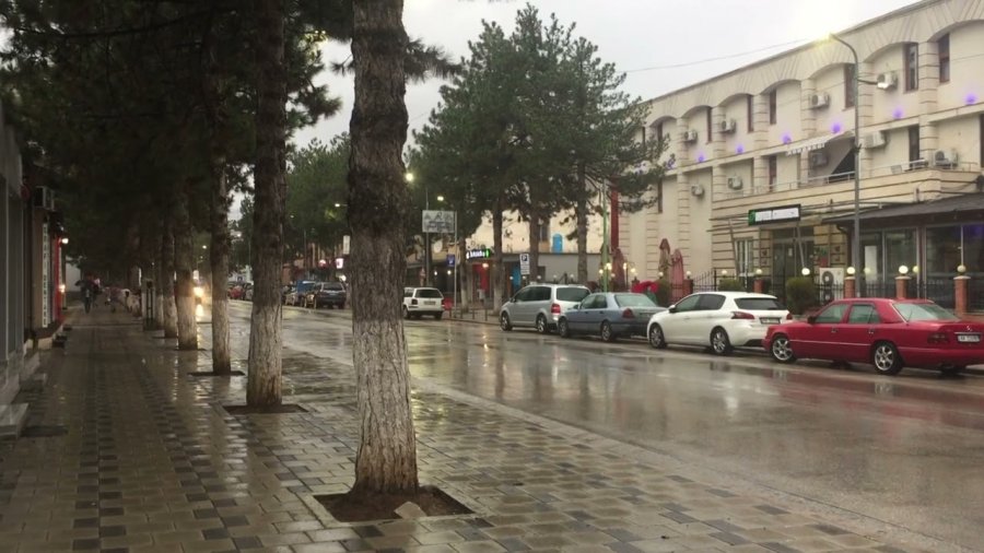 Kukës/ Pas reshjeve të shiut, situata në qark e qetë, rrugët e kalueshme, rikthehet energjia elektrike