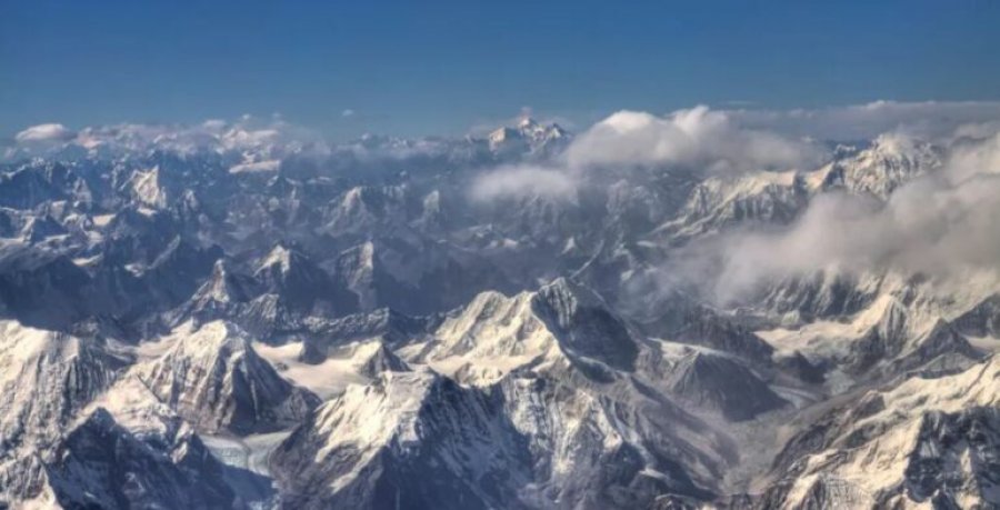 Thellohet bilanci/ Shtatë alpinistë të vdekur pas një orteku në Nepal
