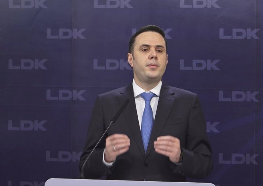 Mandatimi i Konjufcës, Abdixhiku e akuzon Kurtin si monark: Do t’i Kalojë pushtetin Glaukut
