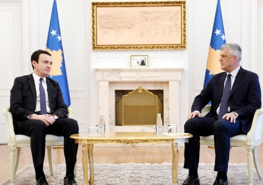 E rrallë, Kurti mbështet Thaçin: S’ka arsye ligjore përse krerët e UÇK-së të mbeten në Hagë
