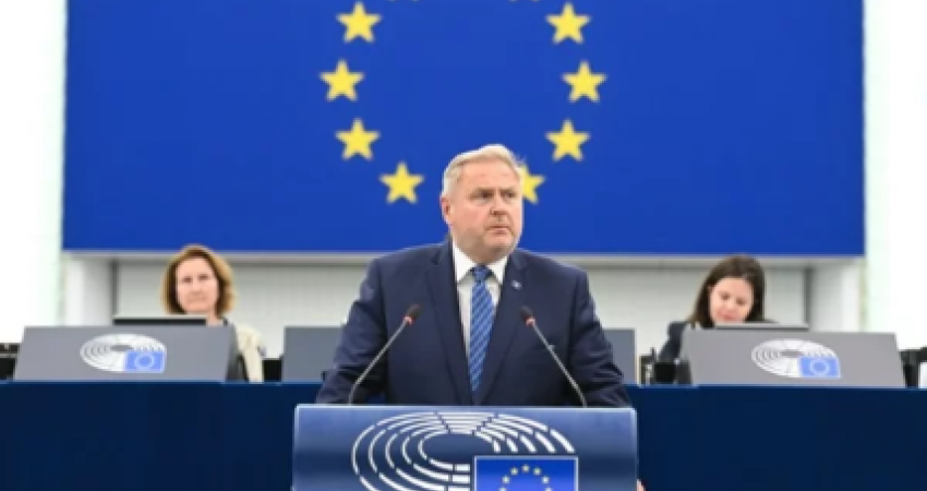 Terras i bën thirrje BE-së të heqë masat ndaj Kosovës