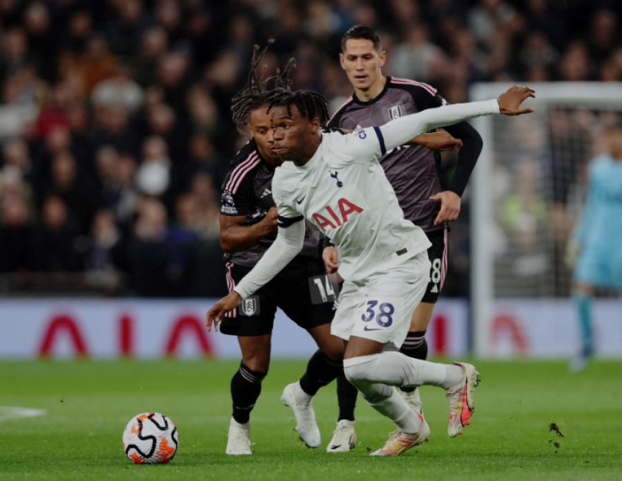 Zbulohet emri i futbollistit të Premier League-s që u kërcënua me armë