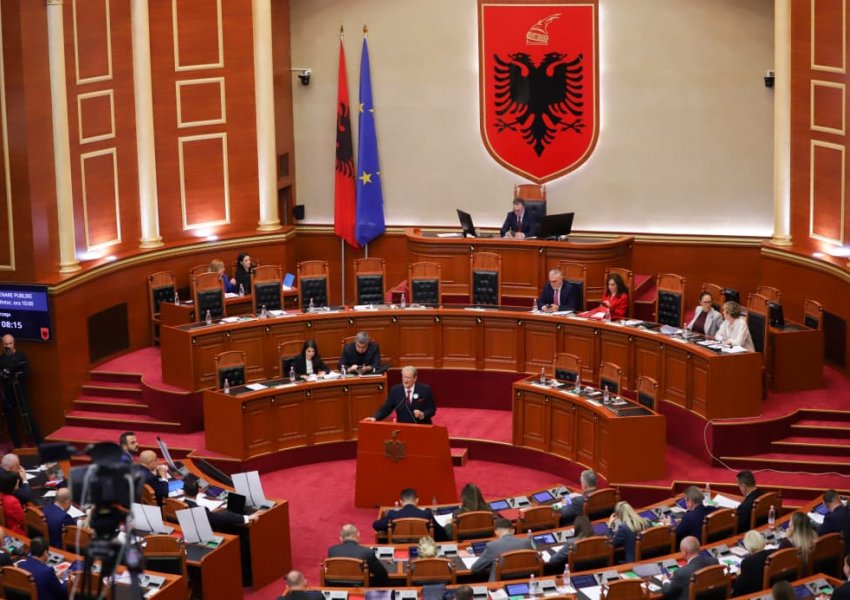 Berisha replikon me Toni Gogun: E ngatërron fjalën binar me bipolar! Për këtë të fundit pyet kryetarin tënd