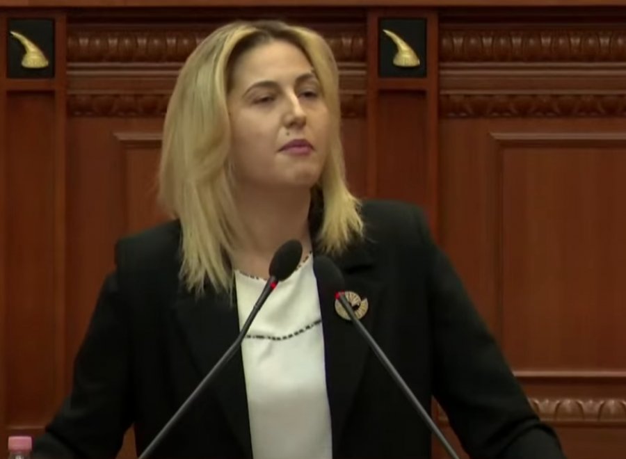 Skandali i tunelit të Llogarasë, Balluku mungon në Kuvend, Zhupa: Ku e keni zëvendëskryeministren? Abuzuat 9.8 miliardë euro