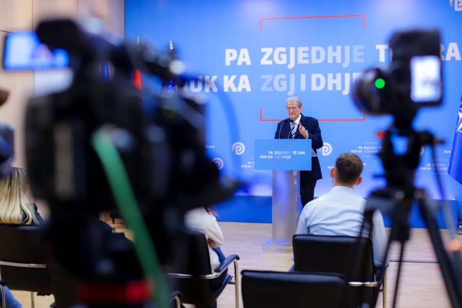 Platforma parlamentare para kryeministrisë/ Berisha: Do krijojmë hapësirën tonë mediatike