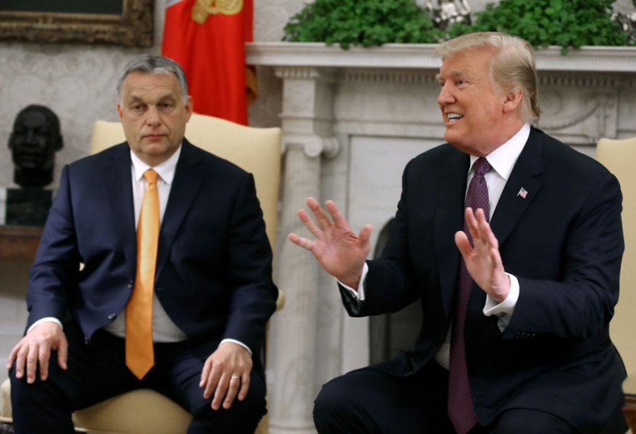 Kryeministri Orban mbërrin në Shtëpinë e Bardhë, pritet nga Presidenti Donald Trump