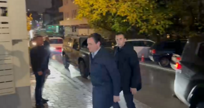 Kurti arrin në selinë e Vetëvendosjes, s’i komenton rezultatet e Exit Poll-eve