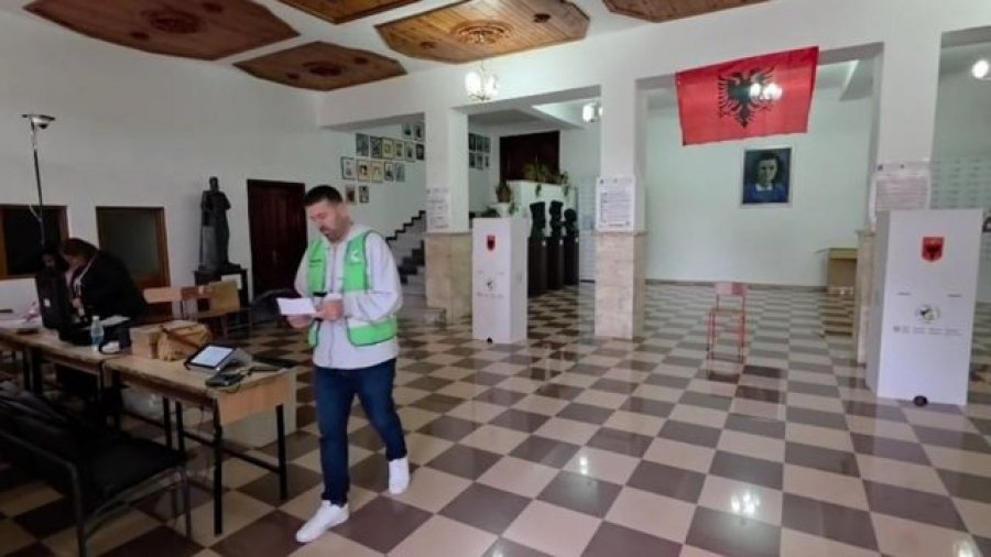 Zgjedhjet e pjesshme/ Nisin problemet e para në Berat, probleme me kamerat në një qendër votimi