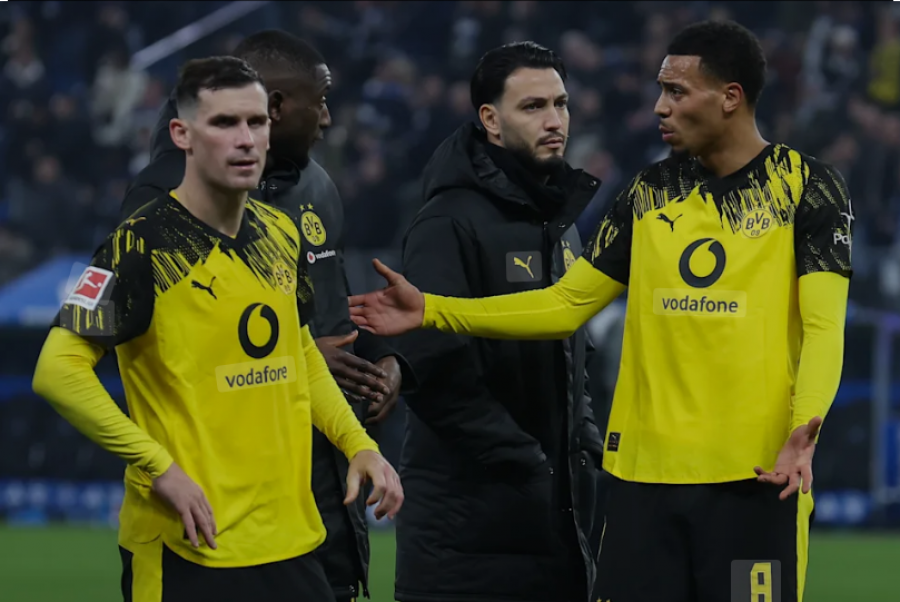 Kaosi te Borussia Dortmundit, drejtuesit të irrituar, lojtarët zihen mes tyre