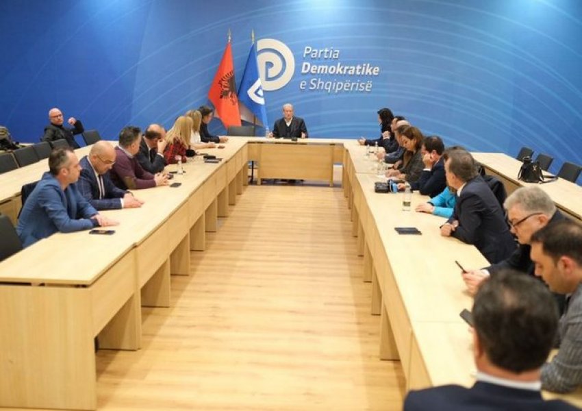 Berisha mbledh nesër në PD kryetarët e degëve 