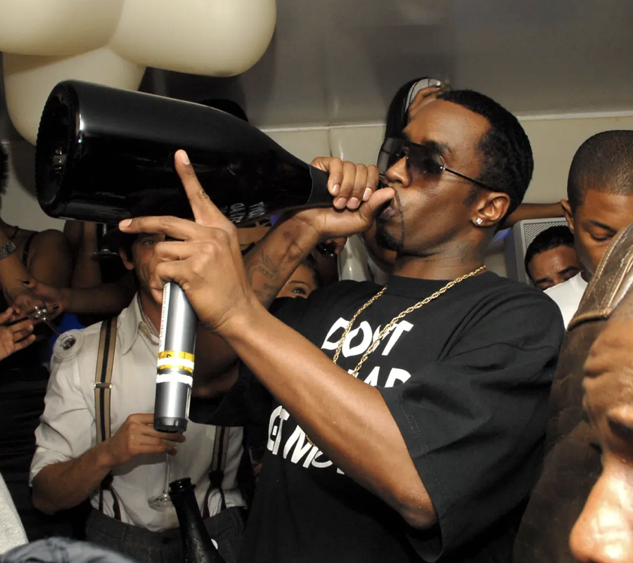 U përfol se pinte alkool të përgatitur vetë në qeli: Reagon P.Diddy