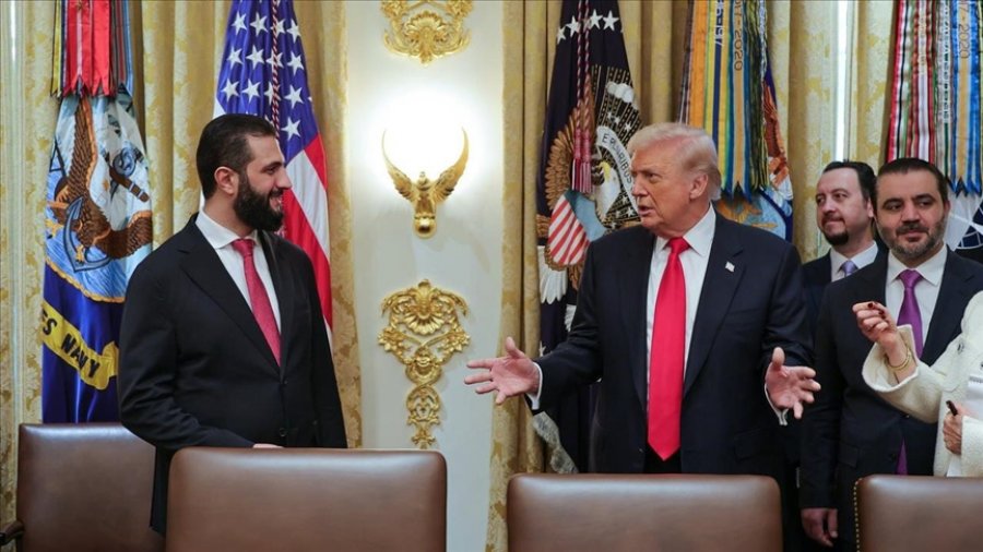 Sharaa i Sirisë takon Trumpin në Shtëpinë e Bardhë në vizitën historike në SHBA