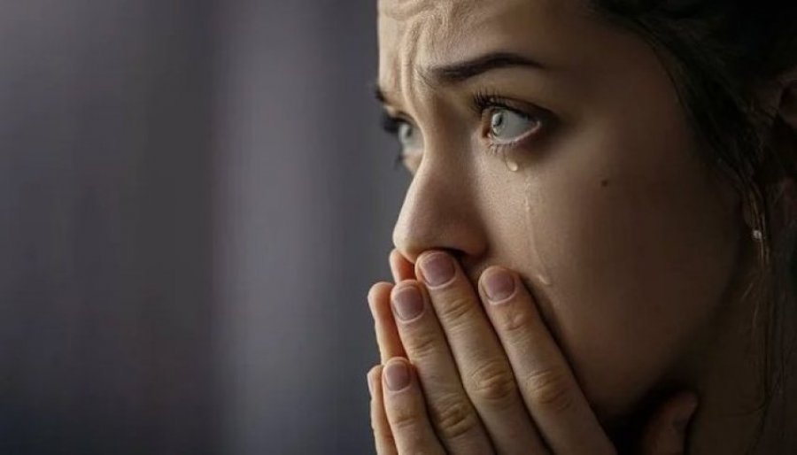 E qara lehtëson dhimbjen emocionale dhe fizike duke qetësuar sistemin tuaj nervor