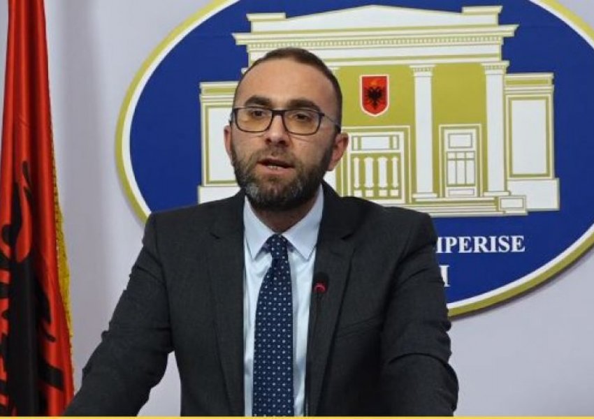 'Përjashtimi i paligjshëm i kreut të opozitës nga Kuvendi'/ Bardhi: Akt i paprecedent dhe regres…