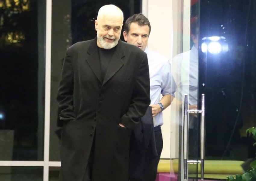 Rama shkarkon Veliajn nga drejtimi i Shoqatës Kombëtare të Bashkive të Shqipërisë 