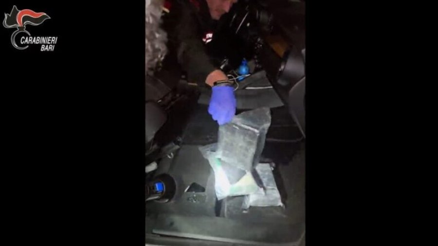 6 kg kokainë dhe 18 mijë euro të fshehura nën sedilje, shqiptari tentoi tu ikte policëve, por ...
