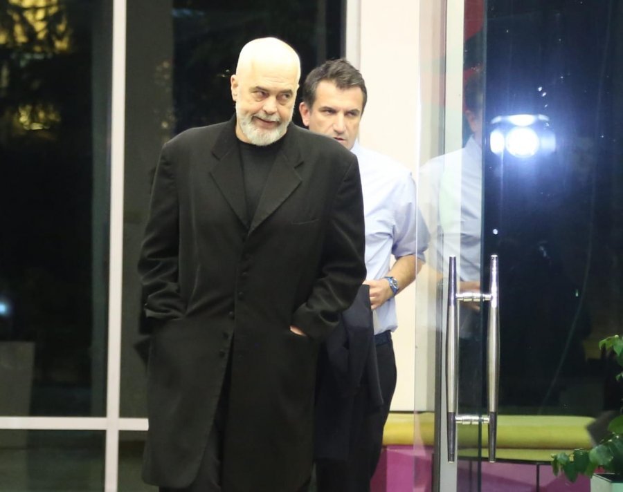 'Rama' shkarkon Veliajn nga drejtimi i Shoqatës Kombëtare të Bashkive të Shqipërisë 