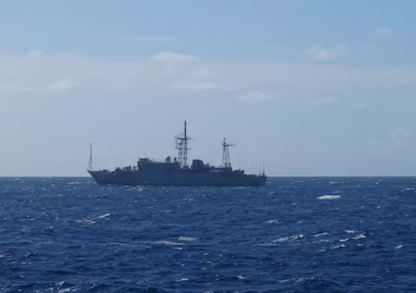 Roja Bregdetare amerikane zbulon anijen luftarake ruse shumë pranë brigjeve të SHBA