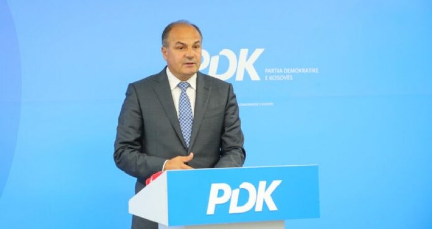 Enver Hoxhaj njofton kandidaturën për kryetar të PDK-së: Unë mund ta bashkoj partinë