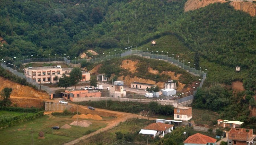 Mbyllet burgu i Bënçës, punonjësit largohen nga puna