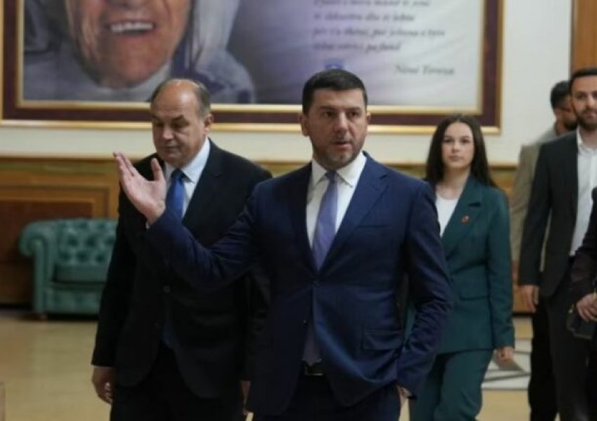 Analiza/ Çfarë po ndodh në Partinë Demokratike të Kosovës?