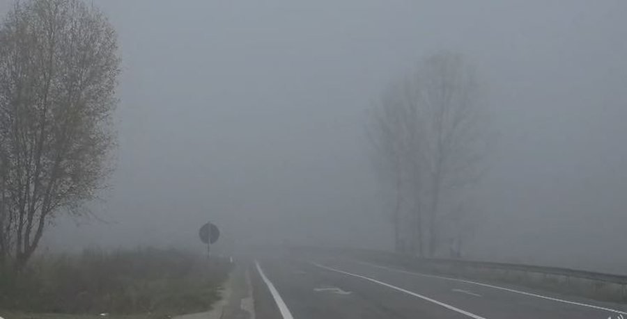 Mjegulla mbulon Juglindjen e vendit, vështirësi në qarkullim 