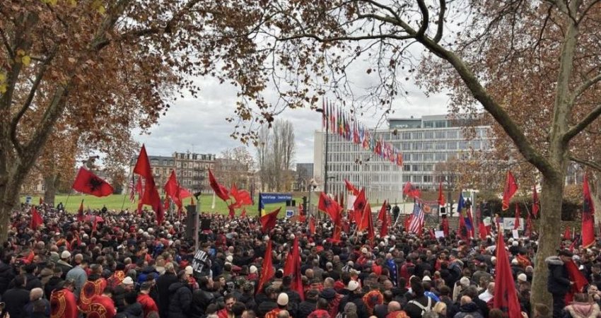 Protesta në Strasburg, OVL e UÇK-së falënderon pjesëmarrësit dhe ata që s’kanë mundur të shkojnë