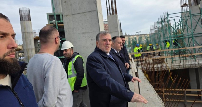 Tërnava mbikëqyr punimet për ndërtimin e Xhamisë Qendrore: Po ecin sipas planit