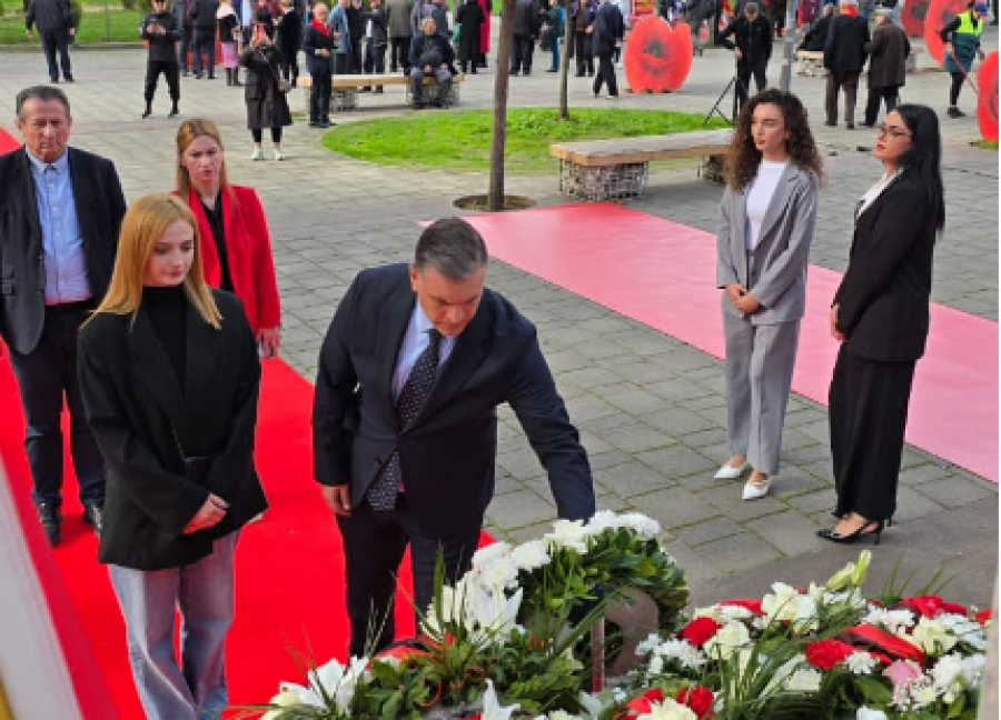 Blushi në homazhet e Çlirimit të Tiranës: Kryeqyteti sot peng i një sekti anti-kombëtar, koha për barrikadë qytetare