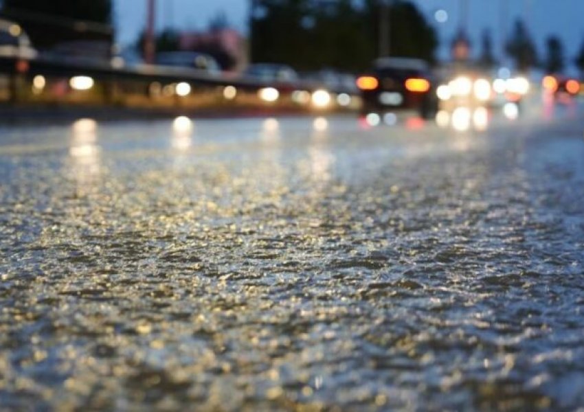 Përmbytje në Prishtinë, ndërpritet procesi mësimor. Rrezik që lumenjtë të dalin nga shtrati