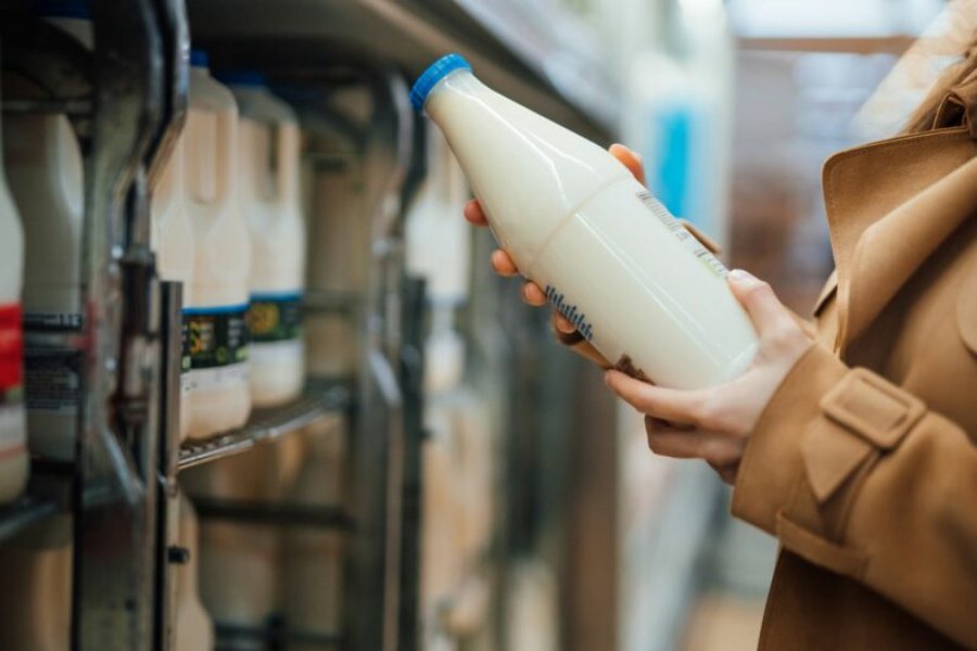 Shoqata e Përpunuesve të Qumështit kërkon unifikimin e TVSH-së, 10% në blerje dhe shitje