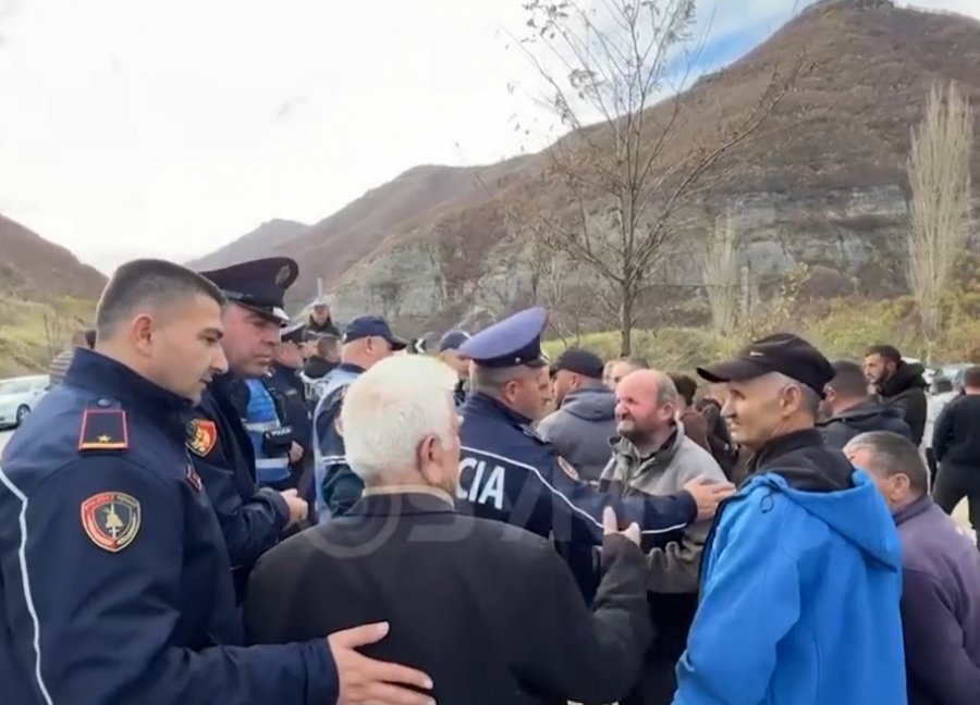 Policia e rilindjes po ndalon edhe protestat/ Kërkonin rrugë, procedohen penalisht 8 banorë të fshatrave të Korçës