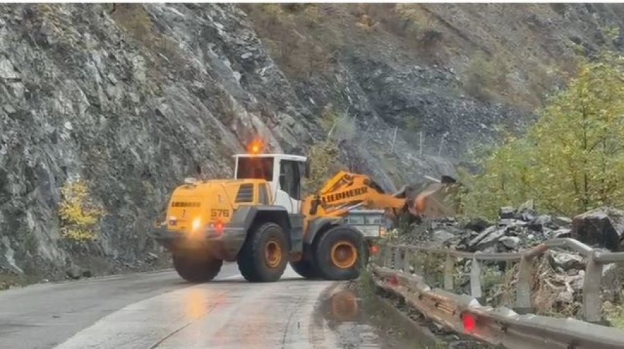 Rënie inertesh në rrugë, bllokohen 4 fshatra në Këlcyrë