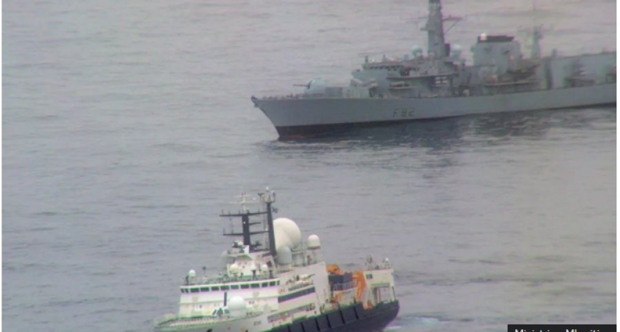 Anija spiune ruse përdor lazer ndaj pilotëve të RAF, Londra paralajmëron Moskën