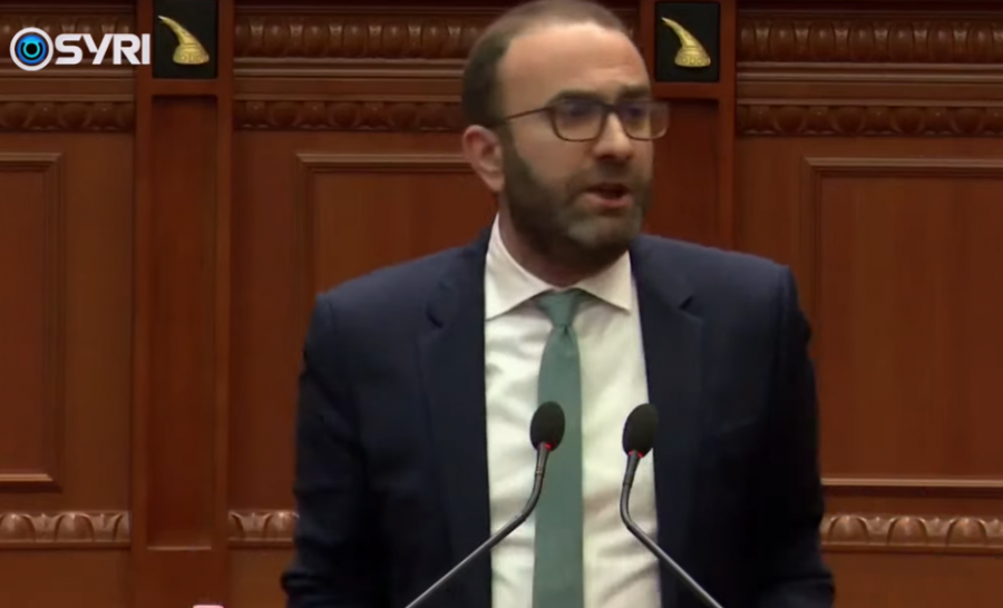 Akuzat bombë në kuvend, Bardhi: Po i falin 2 miliardë euro bizneseve të afërta të Ramës, mashtrim publik me pensionet