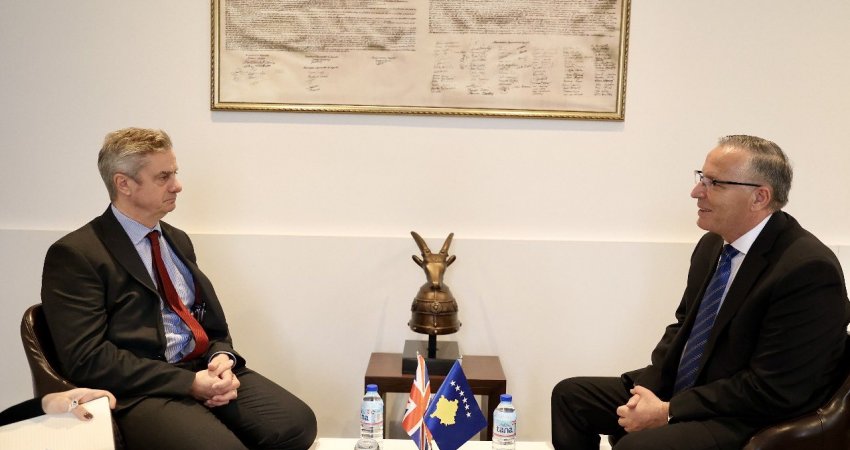 Ambasadori britanik takon Hamzën, e uron për zgjedhjen në krye të PDK-së