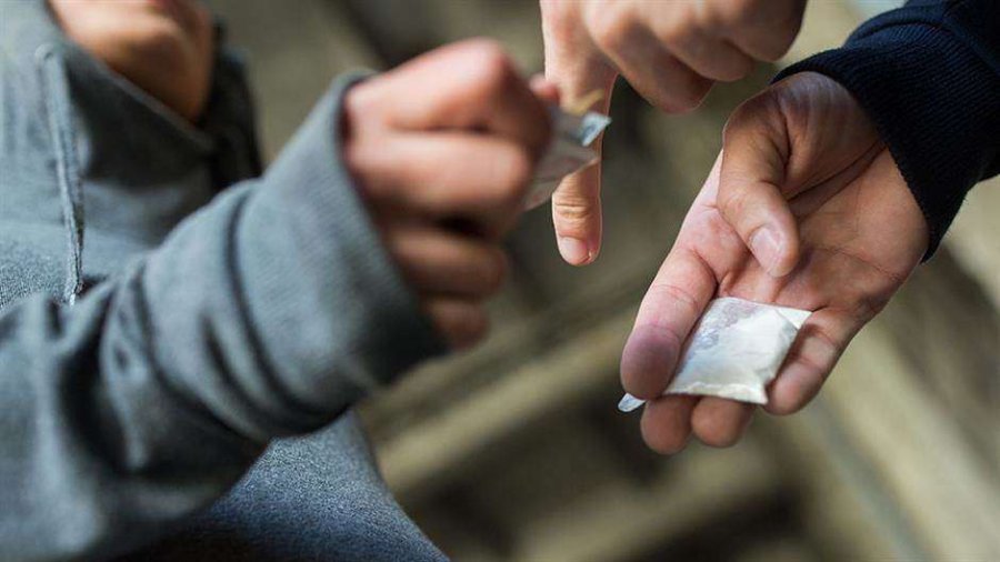 Shitje droge në shkolla, policia aksion në Durrës. Arrestohen 11 persona, kapet drogë dhe vlera monetare