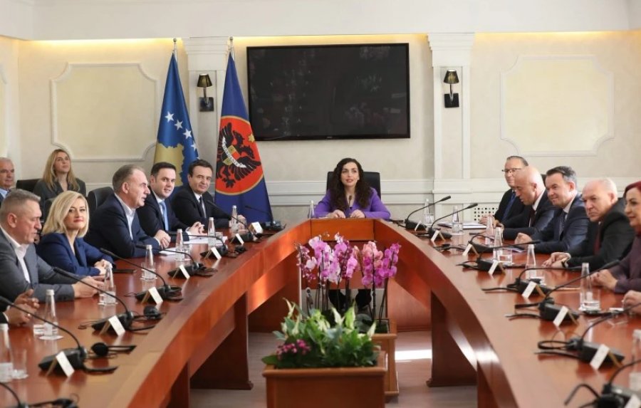Presidentja Vjosa Osmani shpërndan Kuvendin e Kosovës