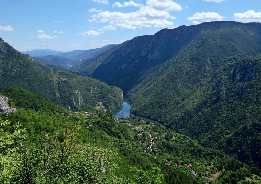 Në luginën e gënjeshtrave: 30 vjet pas Marrëveshjes së Dejtonit, Bosnja mbetet thellësisht e ndarë