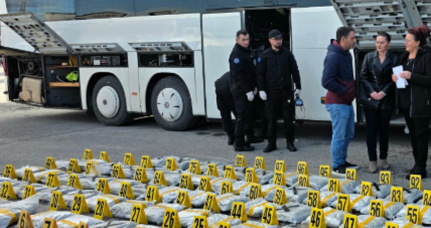 Kapen 120 kilogramë drogë në një autobus në Prishtinë, arrestohet shoferi
