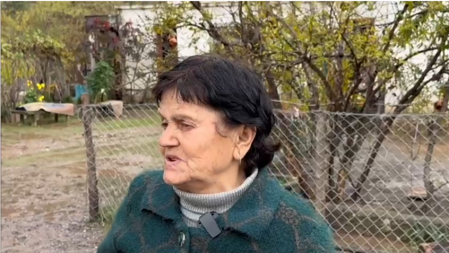 Librazhd/ Familja Murraçi përmbytet brenda natës: 75-vjeçarja dhe djali i paralizuar dalin nga dritarja për të shpëtuar