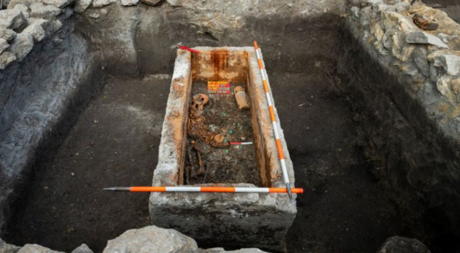 Sarkofagu romak i ruajtur për 1700 vjet zbulohet në Budapest