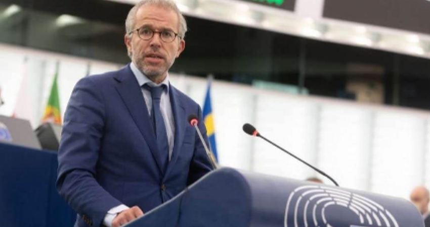 Reuten: T’i hiqen masat Kosovës dhe t’i procesohet aplikimi për anëtarësim në BE
